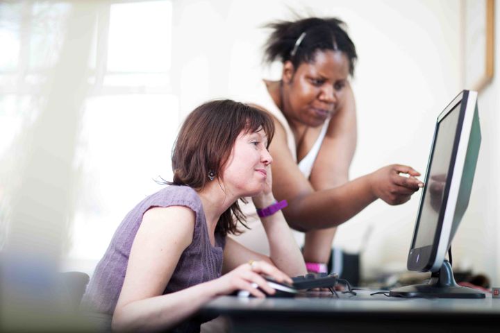 Person Using A Blog What to know about blogging for us | Mind