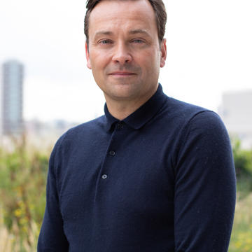 alex bushill head shot with london in background