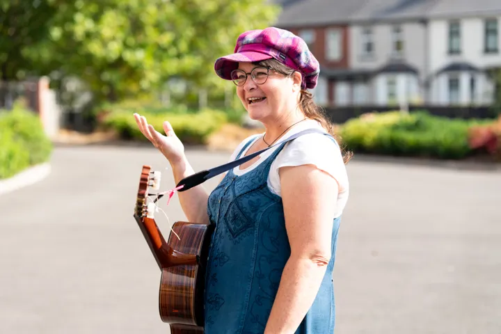 Lady with guitar